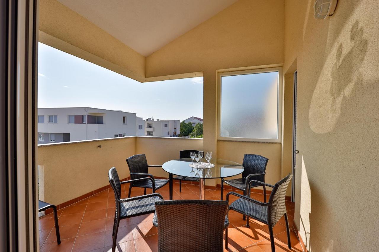 Apartamento Smiley 2 Novalja Exterior foto